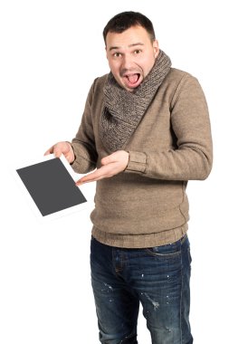 Elektronik tablet tutan genç adam. onun e-kitap üzerinde çalışan iş adamı.