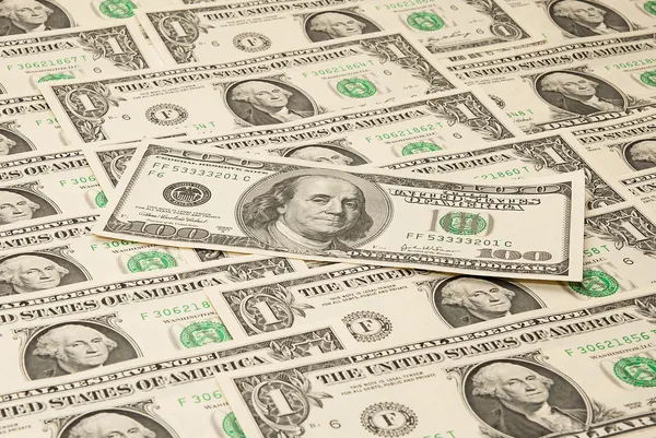 De post Bankbiljetten. één dollar en de honderd dollar rekeningen — Stockfoto