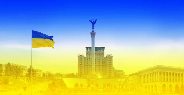 Флаг Украины Панорама Центра Киева Площадь Независимости — стоковое фото