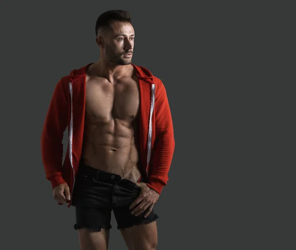 Mann Bodybuilder Auf Grauem Hintergrund Studiofoto Nackter Männlicher Oberkörper Brustmuskeln — Stockfoto