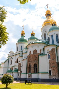 UNESCO anıtı Kyiv 'li Aziz Sophia Lavra' nın topraklarındaki Ortodoks Hıristiyan kilisesi. Kyiv, Ukrayna.