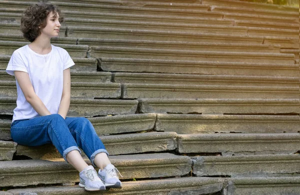 Young Girl Sits Large Stone Staircase Looks Empty Space — Stock Photo, Image