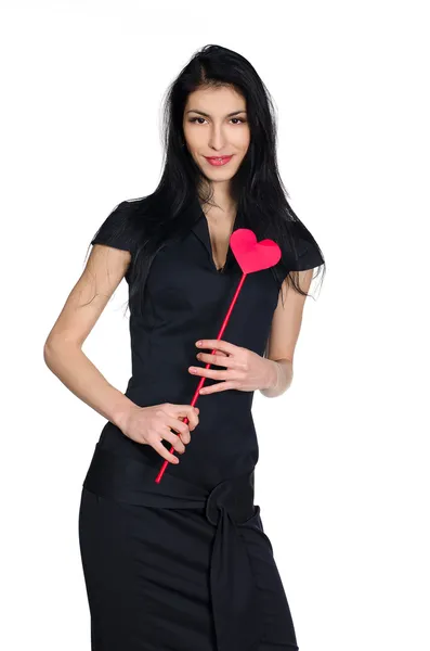 Morena en vestido negro con corazón de papel — Foto de Stock