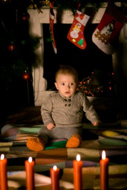 gyermekmegőrzés emeletén közel kandalló