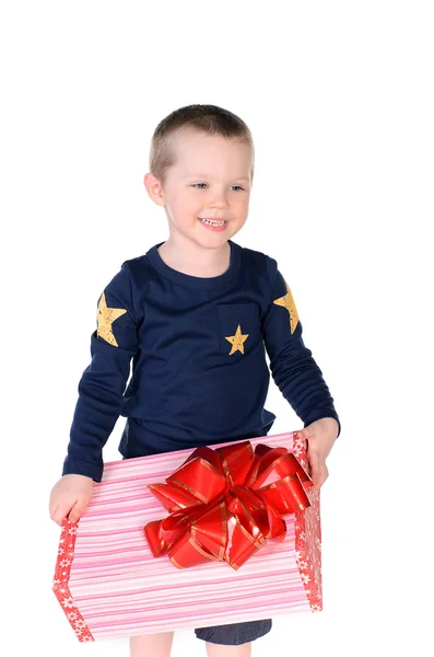 Niño sosteniendo regalo — Foto de Stock