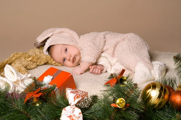 Kind am Vorabend von Weihnachten — Stockfoto