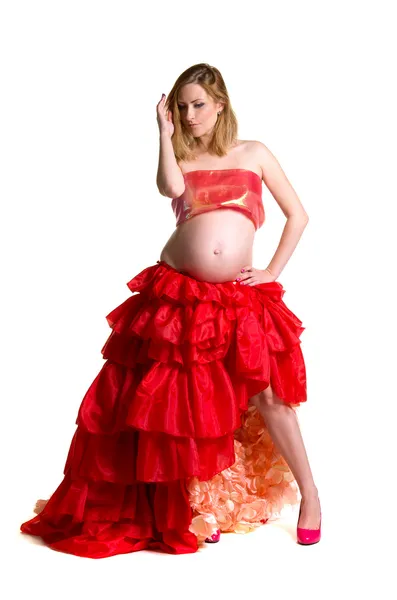 Модная красивая беременная в роскошной юбке — стоковое фото