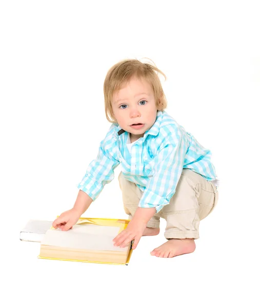 Schattige kleine jongen met boeken — Stockfoto