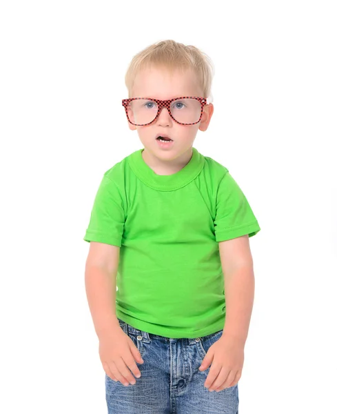 Ragazzo divertente con gli occhiali in camicia verde — Foto Stock