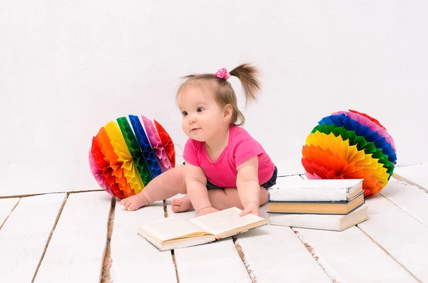 Girl reading books — Stock Photo, Image