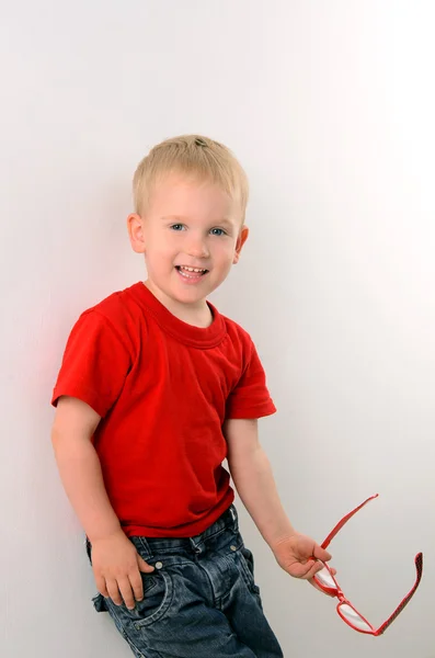 Portret modne mały chłopiec w okularach — Zdjęcie stockowe