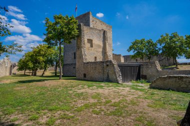 Weg zur Burgruine Hainburg