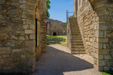 Weg zur Burgruine Hainburg