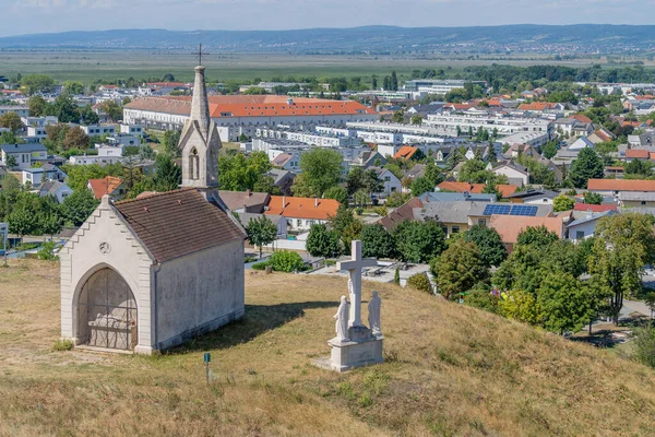 Kalvarienbergkapelle mit Aussicht auf den Neusiedler See