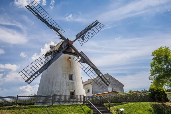 Windmuehle in Podersdorf am See