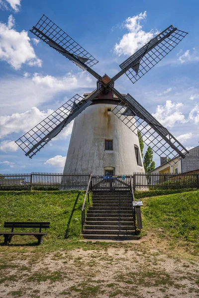 Windmuehle in Podersdorf am See