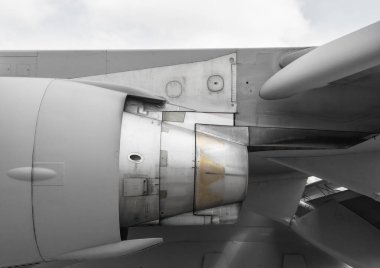 Uçak Türbini, bir uçağın motoru veya pervanesi