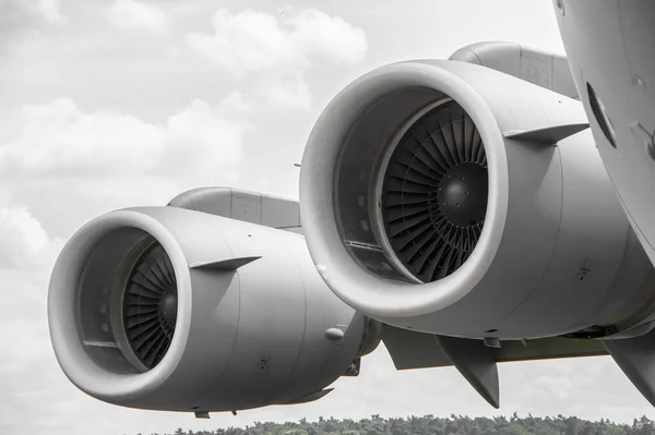 Uçak Türbini, bir uçağın motoru veya pervanesi