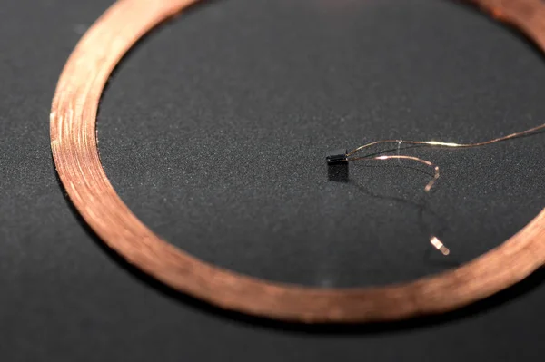 İletişim çipi, RFID çipi ve diğer kimlik kombinasyonlarına sahip farklı çip tipleri