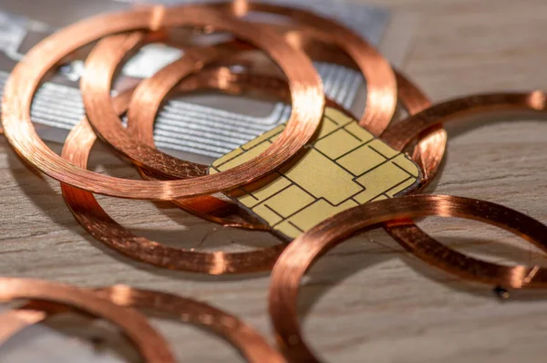 İletişim çipi, RFID çipi ve diğer kimlik kombinasyonlarına sahip farklı çip tipleri