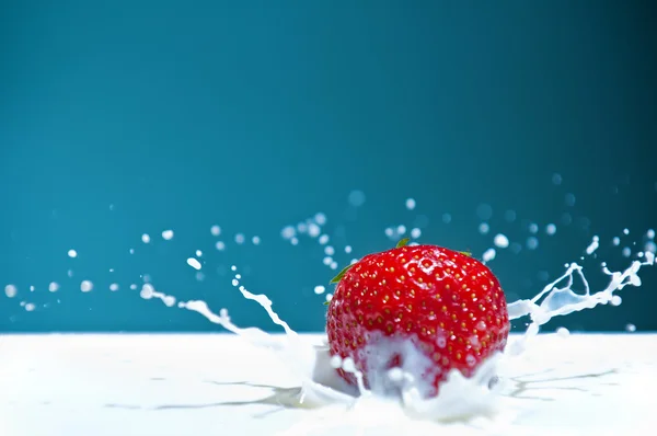 Strawberry in the milk — Stock Photo, Image