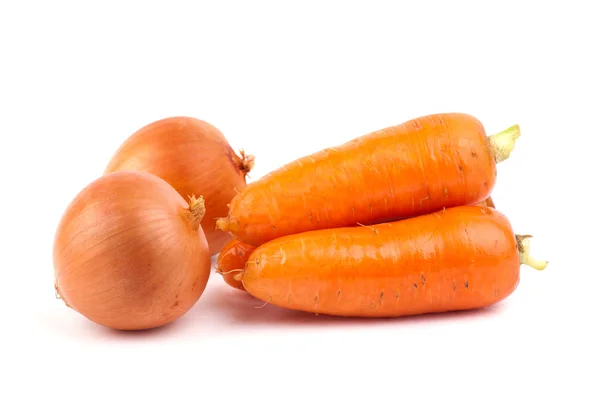 Świeże warzywa na białym tle, cebula marchew — Zdjęcie stockowe