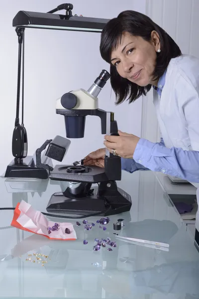 gemmologist
