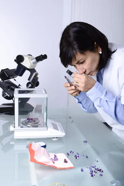 gemmologist