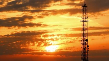tropikal alanlar üzerinden gün batımı