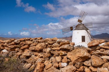Fuerteventura 'nın geleneksel eski yel değirmeni, İspanya Kanarya Adaları
