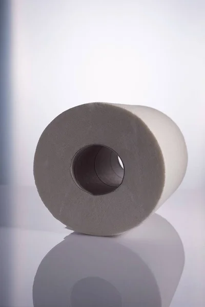 Roll White Disposable Nonwoven Fabric Napkins Isolated White — Stok fotoğraf