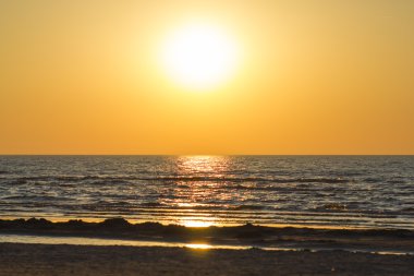 Baltık Denizi üzerinde güzel gün batımı