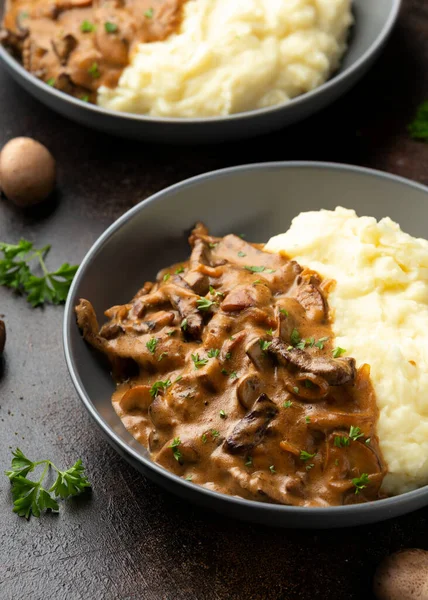 Beef Stroganoff with mushrooms and mashed potatoes. — Stock Photo, Image