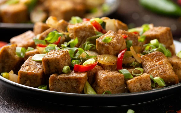 Sal crujiente y pimienta Tofu. Vegano, vegetariano comida saludable — Foto de Stock