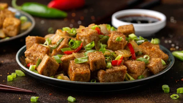 Sal crujiente y pimienta Tofu. Vegano, vegetariano comida saludable — Foto de Stock