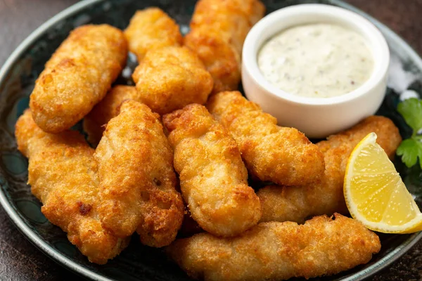 Crispy Fish strips with tartar sauce in a plate — стоковое фото