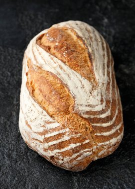 Ekmek, köy masasında geleneksel ekşi ekmek..