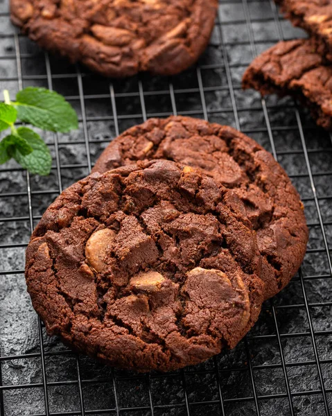 Chocolate, orange chip cookies on cooling rack — Stock Photo, Image