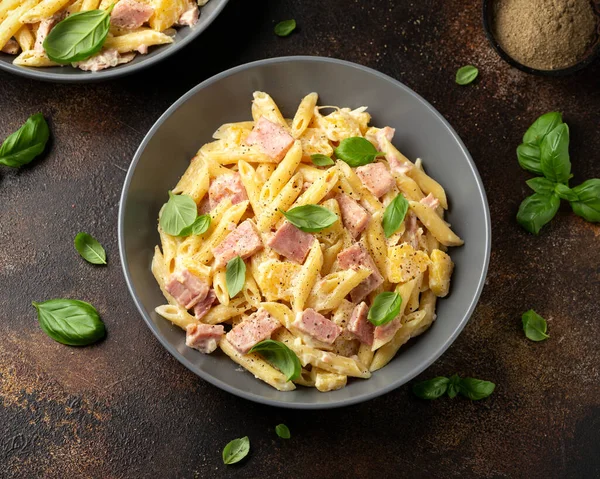 Hawaiian pasta with ham, pineapple and creamy cheese. — ストック写真