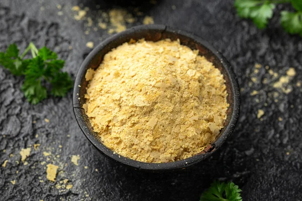 Dried nutritional yeast flakes, vegan vegetarian seasoning healthy food supplement — Stockfoto