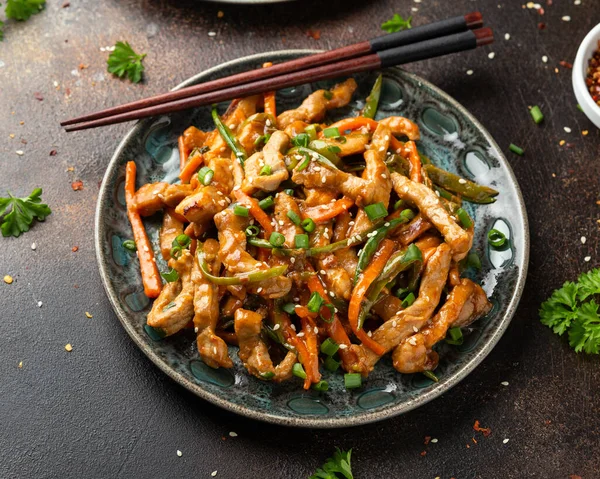 Chinese sichuan shredded pork with vegetables. Asian cuisine — Foto de Stock
