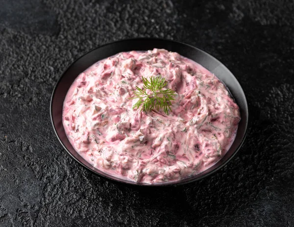 Greek Beetroot Cucumber Tzatziki Dip Sauce Flat Bread — стоковое фото