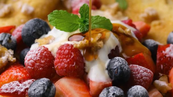 Pouring Maple Syrup Dutch Baby Pancake Berries Icing Sugar — Stock Video