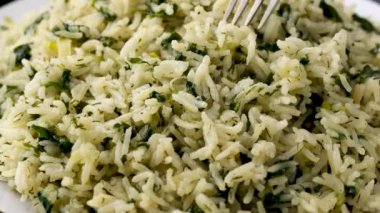 Spanakorizo yemek, Yunan ıspanaklı pilav. Sağlıklı vejetaryen yemekleri.