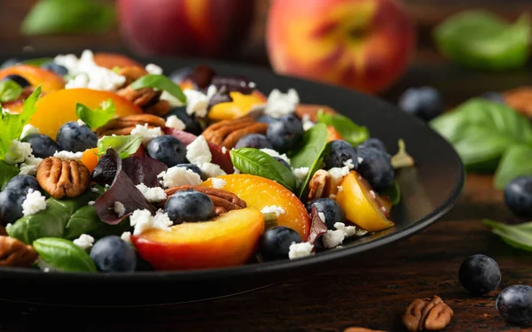 Peach Blueberry Salad Vegetables Feta Cheese Pecan Nuts Healthy Summer — Stock Photo, Image