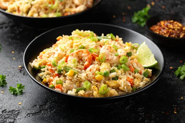 Prawn Fried Rice Eggs Vegetables Black Bowl Healthy Asian Food — Stock Photo, Image