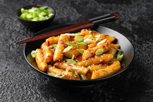 Tteokbokki Torta Arroz Frito Topokki Tazón Negro Comida Callejera Coreana — Foto de Stock