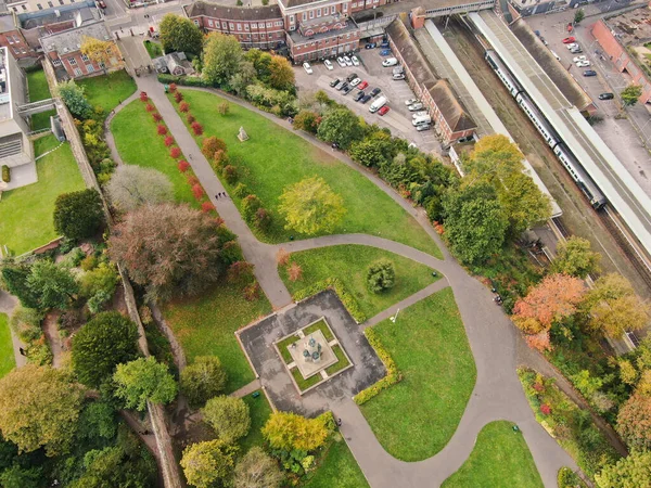 Una vista aérea del centro de Exeter City que muestra la estación central de tren de Exeter —  Fotos de Stock