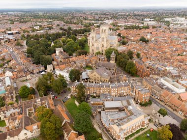 York, İngiltere ve İngiltere 'deki ünlü York Minster' ın insansız hava aracı görüntüsü.