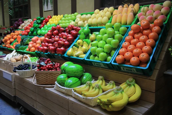 Kleurrijke van kunstmatige fruit en groente — Stockfoto